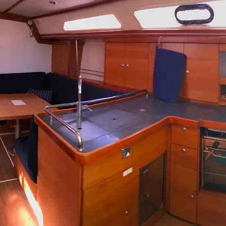 Sailing Yacht Armida Rhodes Úszó hotel *